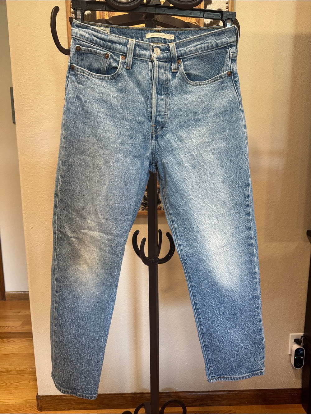 Women's Light Blue Cropped Ankle Jeans